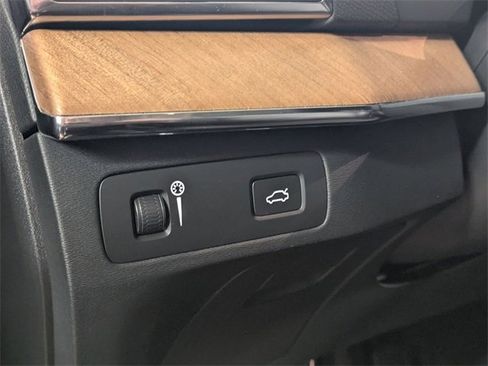 Certified 2022 Volvo XC90 T6 Momentum w/ Climate Package image 25