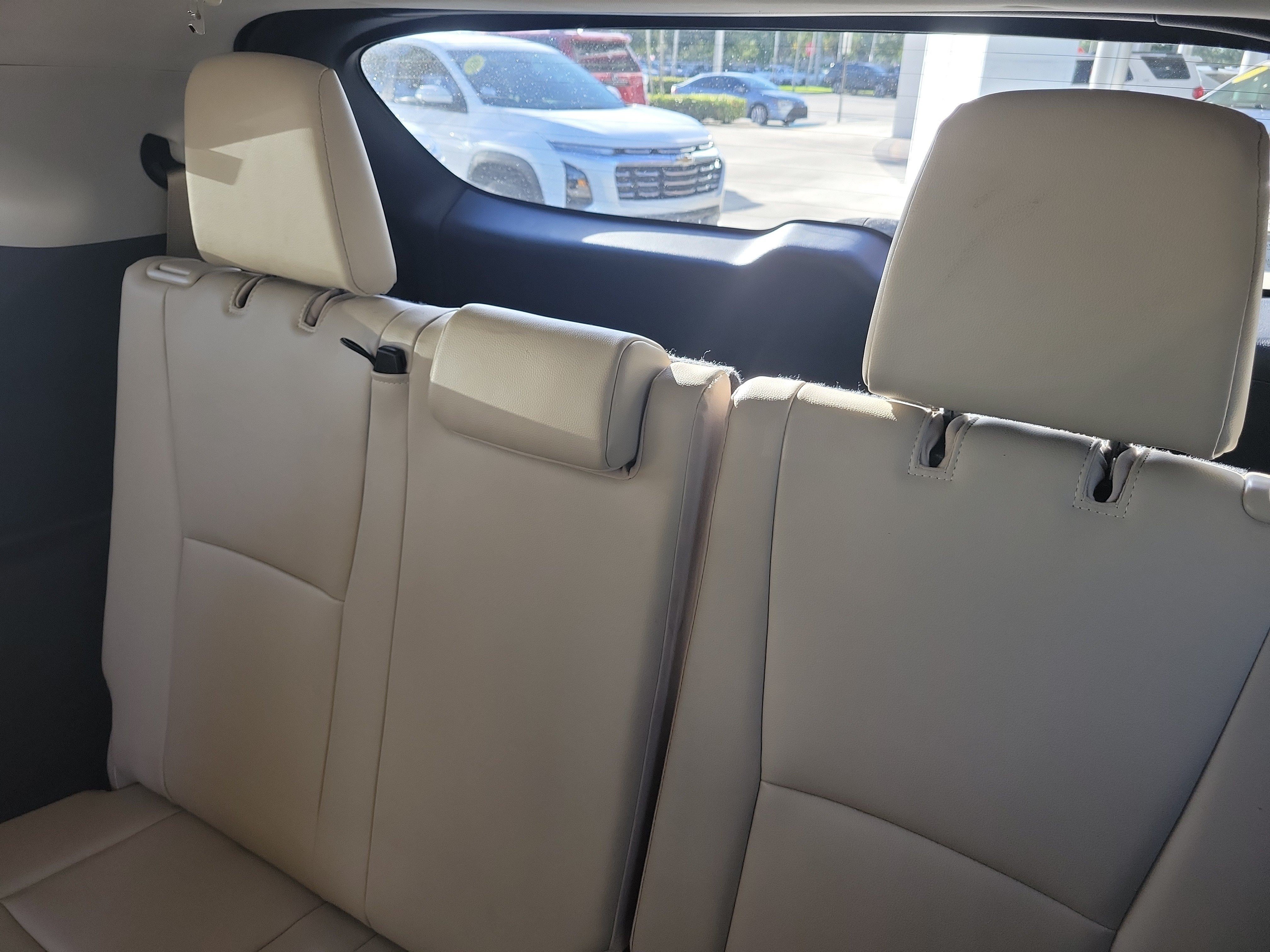 Used 2022 Toyota Highlander XLE FWD image 14