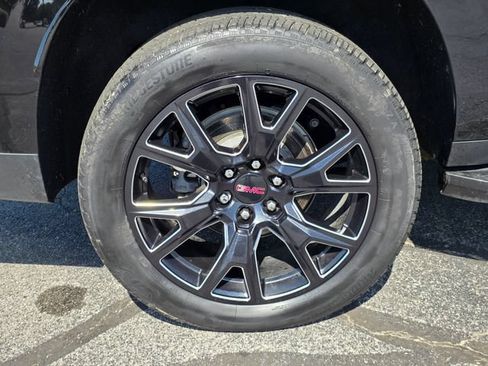 Used 2024 GMC Yukon XL Denali w/ Advanced Technology Package AWD/4WD image 14