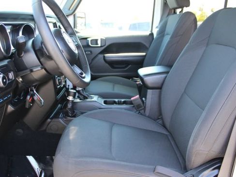 Used 2023 Jeep Wrangler Unlimited AWD/4WD image 33
