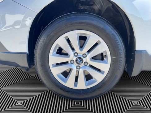 Used 2017 Subaru Outback 2.5i Premium image 17