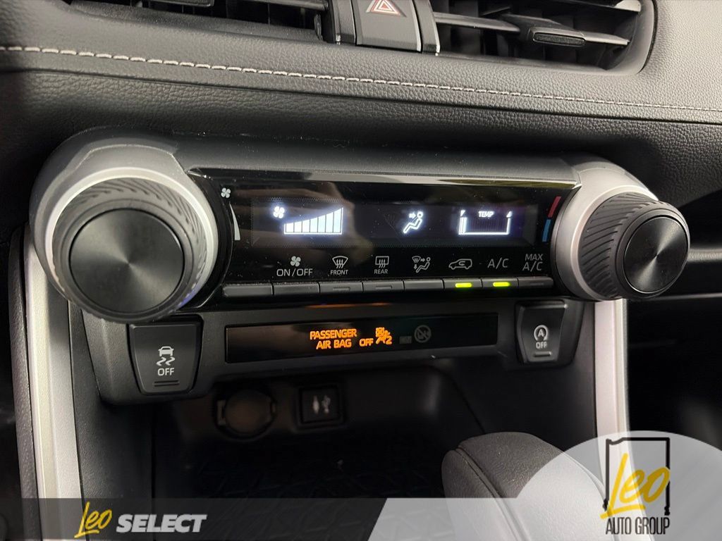 Used 2019 Toyota RAV4 LE w/ All Weather Liner Package AWD/4WD image 20