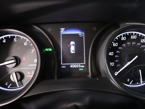 Used 2024 Toyota Camry SE w/ Convenience Package FWD image 4