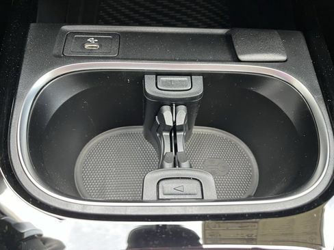 Used 2025 Mercedes-Benz CLA 250 4MATIC image 40