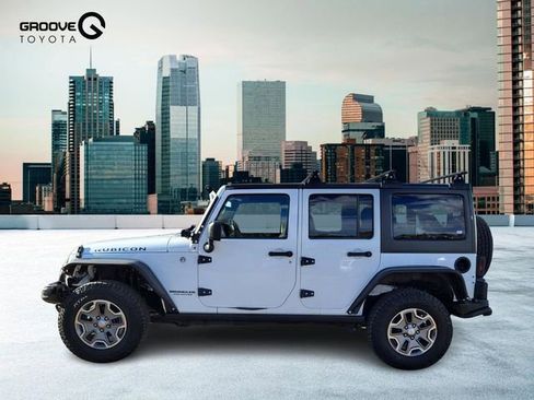 Used 2015 Jeep Wrangler Unlimited Rubicon w/ Connectivity Group image 2
