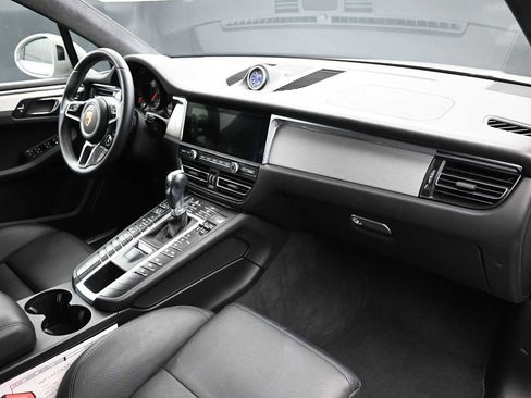 Certified 2020 Porsche Macan Turbo AWD/4WD image 21