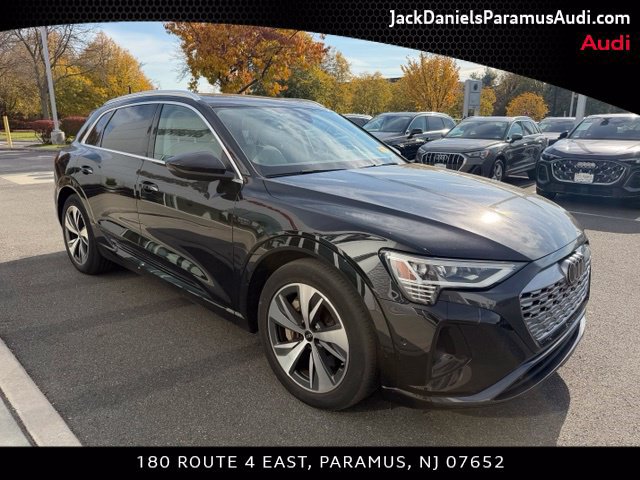 Used 2024 Audi Q8 e-tron Premium Plus w/ Premium Plus Package AWD/4WD image 3
