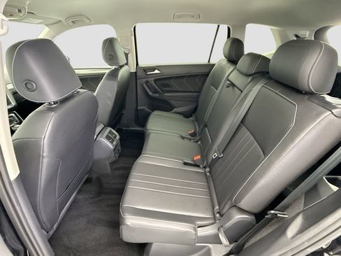 Used 2023 Volkswagen Tiguan SE FWD image 19