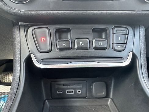 Used 2020 GMC Terrain Denali w/ GMC Pro Grade Package AWD/4WD image 9