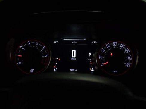 Used 2017 Dodge Challenger SXT w/ Driver Convenience Group image 10