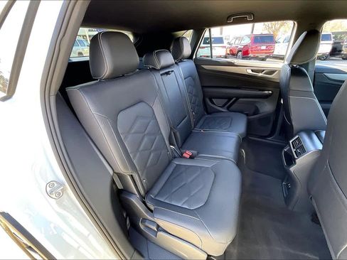 Used 2025 Volkswagen Atlas Cross Sport SE image 19