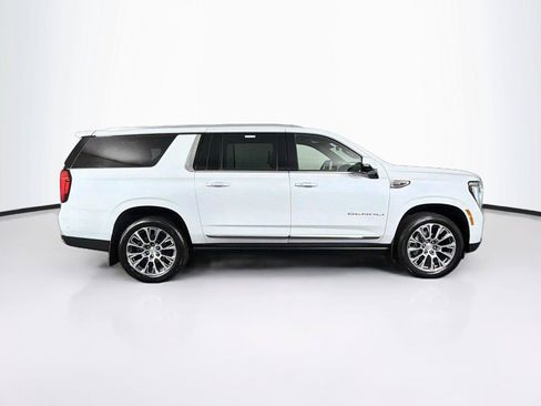 Used 2026 GMC Yukon XL Denali w/ Denali Reserve Package AWD/4WD image 12