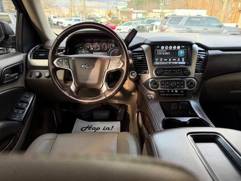 Used 2019 Chevrolet Tahoe LT w/ LT Signature Package image 11