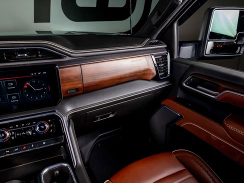 Used 2025 GMC Sierra 3500 Denali Ultimate image 7