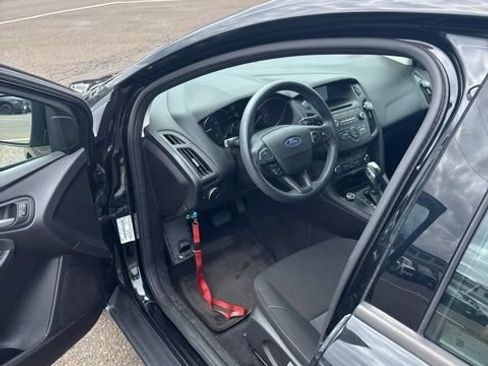Used 2015 Ford Focus SE FWD image 19