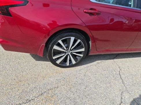 Used 2021 Nissan Altima 2.5 SR w/ SR Premium Package image 9