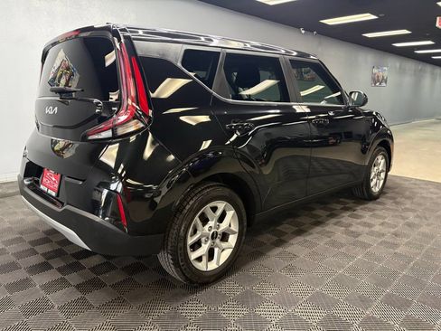 Used 2023 Kia Soul LX w/ LX Technology Package FWD image 12