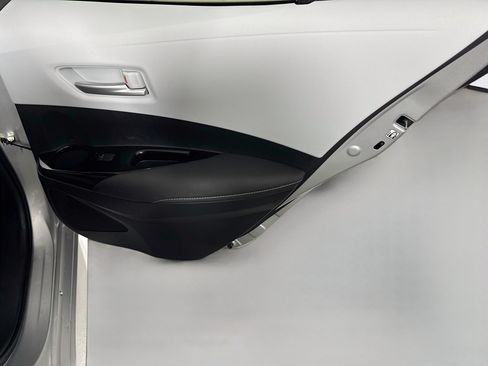 Used 2022 Toyota Corolla SE w/ SE Preferred Package FWD image 28