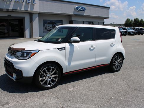 Used 2019 Kia Soul ! w/ Technology Package FWD image 2