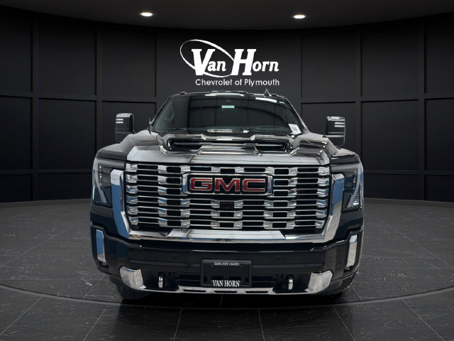 Used 2024 GMC Sierra 3500 Denali w/ Technology Package AWD/4WD image 2