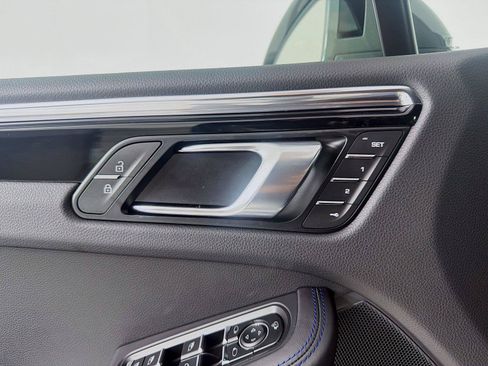 Certified 2026 Porsche Macan Turbo AWD/4WD image 7