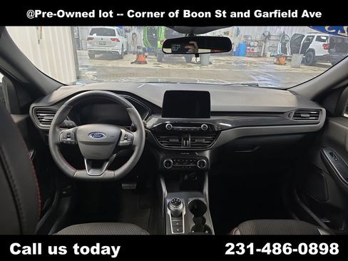 Used 2025 Ford Escape ST-Line Select AWD/4WD image 30