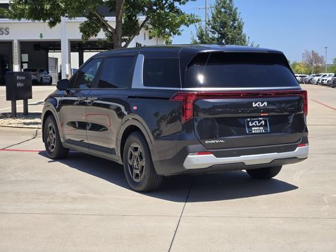 New 2026 Kia Carnival FWD image 3
