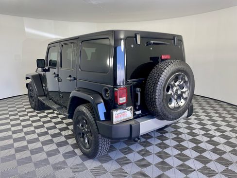 Used 2014 Jeep Wrangler Unlimited Sahara w/ Connectivity Group AWD/4WD image 3