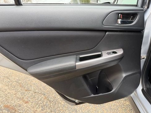 Used 2015 Subaru Crosstrek 2.0i Premium image 16