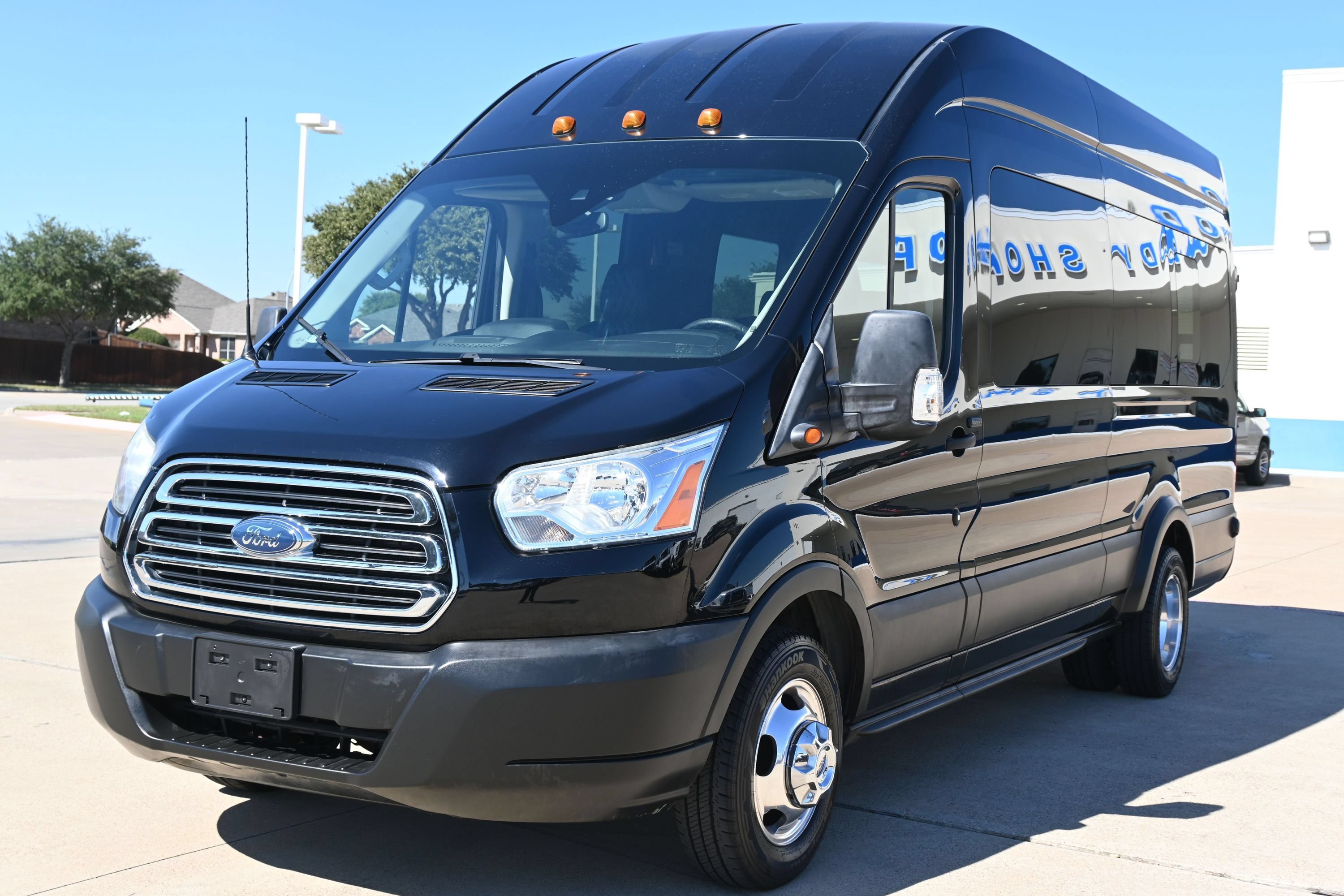 Used 2019 Ford Transit 350 XLT RWD image 2