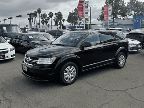Used 2017 Dodge Journey SE w/ Flexible Seating Group FWD image 2