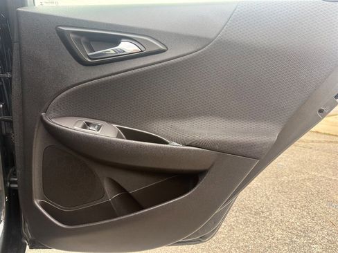 Used 2017 Chevrolet Malibu LT image 27