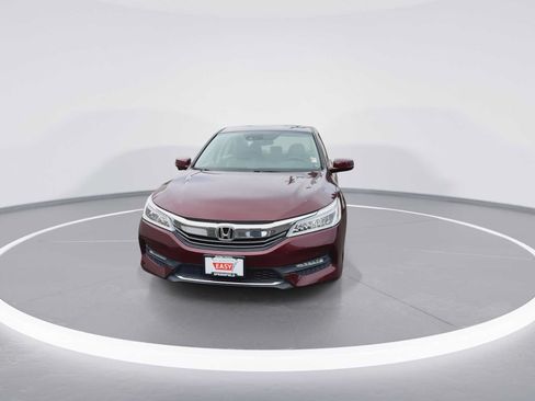 Used 2017 Honda Accord Touring image 3