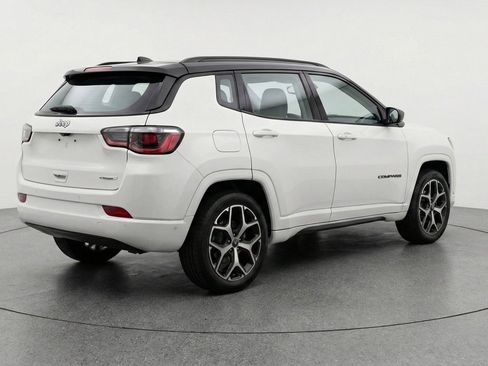 Used 2025 Jeep Compass Limited AWD/4WD image 7