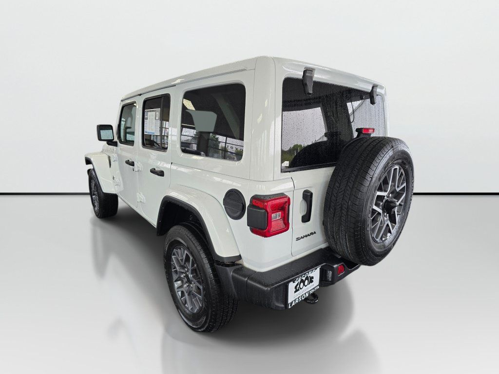 Used 2025 Jeep Wrangler Unlimited Sahara AWD/4WD image 3