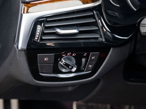 Used 2017 BMW 540i xDrive image 18