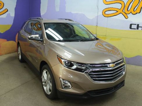 Used 2018 Chevrolet Equinox Premier FWD image 2