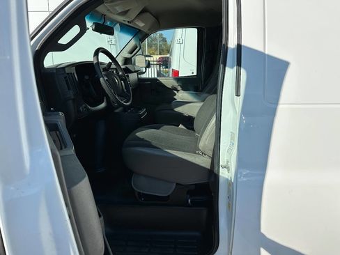 Used 2021 Chevrolet Express 2500 w/ Driver Convenience Package image 32