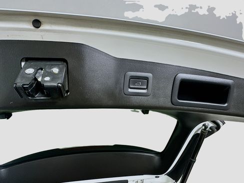 Used 2018 MAZDA CX-5 Touring w/ Preferred Equipment Package FWD image 30