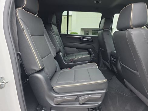 Used 2025 Chevrolet Suburban Premier RWD image 15