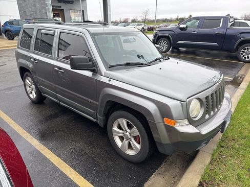 Used 2011 Jeep Patriot Latitude AWD/4WD image 2