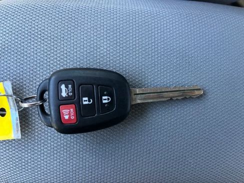 Used 2014 Toyota Corolla LE FWD image 42