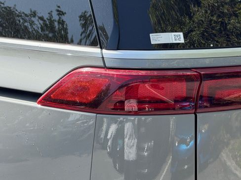 Certified 2024 Kia Carnival EX FWD image 12
