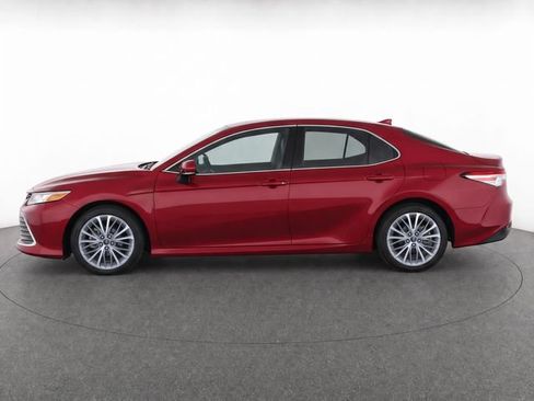 Used 2018 Toyota Camry XLE FWD image 6
