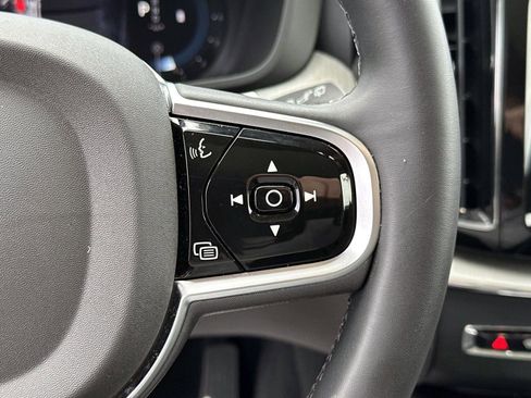 Certified 2025 Volvo XC60 B5 Plus image 28