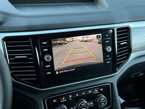 Used 2022 Volkswagen Atlas Cross Sport SE image 17