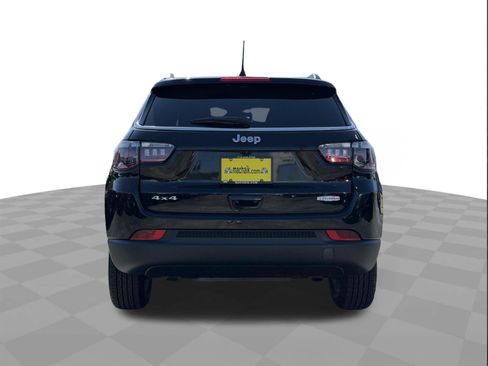 Used 2025 Jeep Compass Latitude AWD/4WD image 4