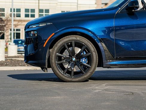 New 2025 BMW X7 M60i image 8