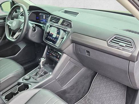 Used 2022 Volkswagen Tiguan SE AWD/4WD image 21