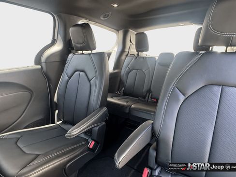 New 2027 Chrysler Pacifica Select w/ Family Tech Group FWD image 15